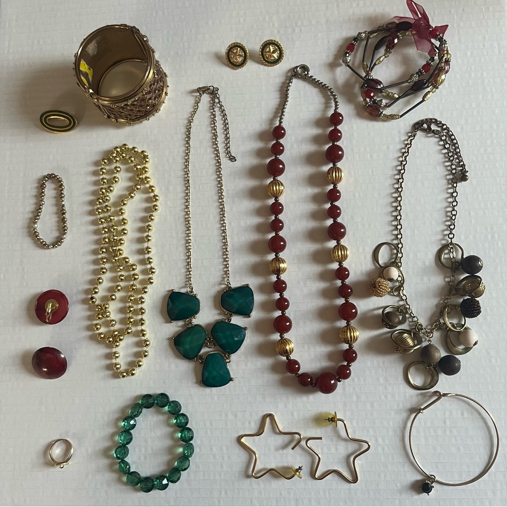 Red Gold Green Curated Christmas Vintage & Modern Costume Mixed Jewelry Lot